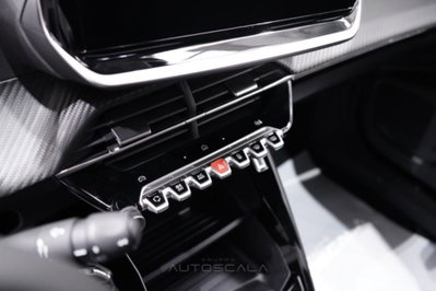 Peugeot 2008 1.2 hybrid Allure 145cv e-dcs6 (14)
