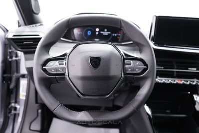 Peugeot 2008 1.2 hybrid Allure 145cv e-dcs6 (11)