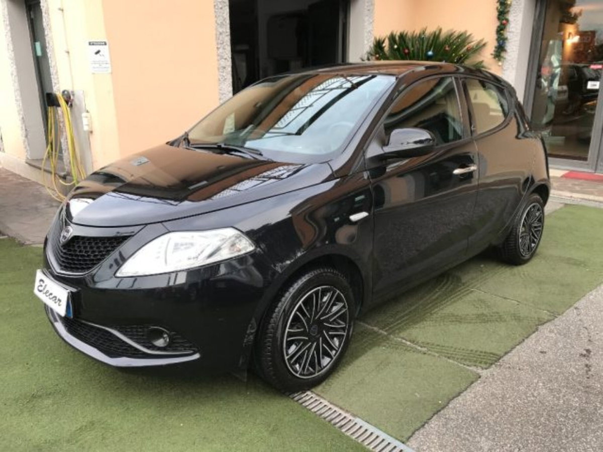 Lancia Ypsilon 1.0 FireFly 5 porte S&S Hybrid Gold Plus