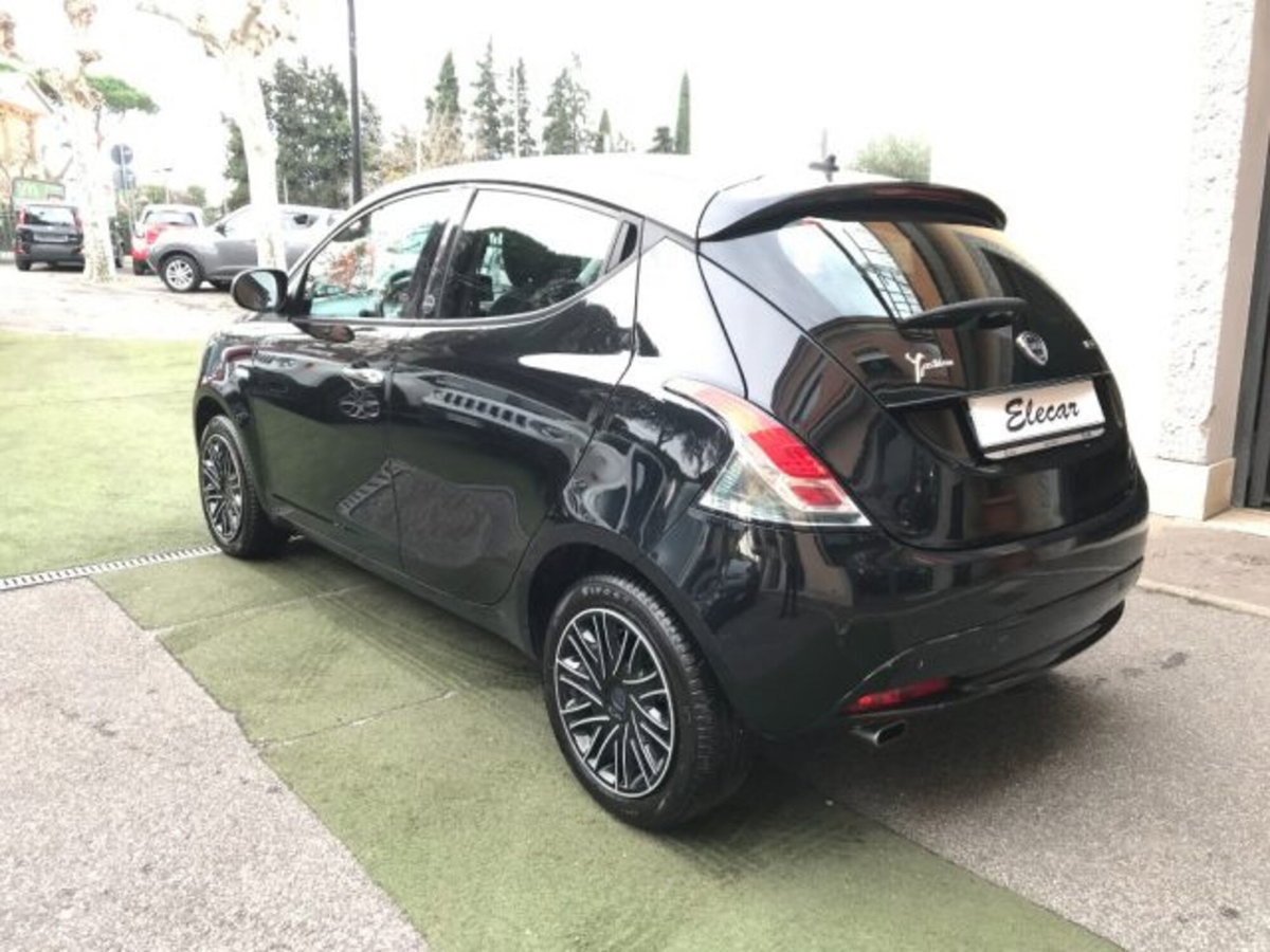 Lancia Ypsilon 1.0 FireFly 5 porte S&S Hybrid Gold Plus (4)