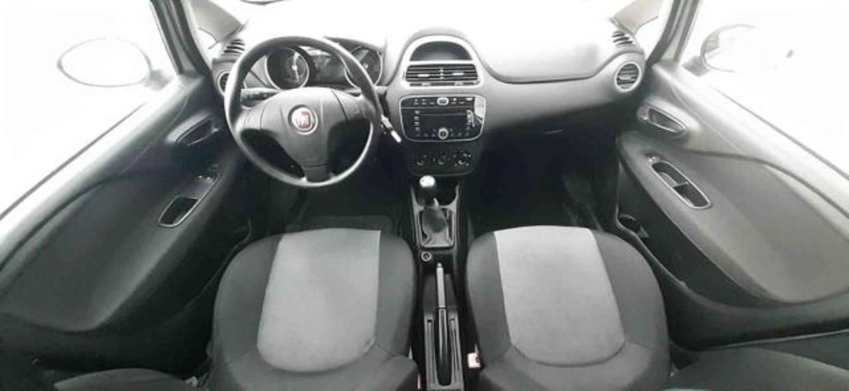 Fiat Punto 1.3 MJT II 75 CV 5 porte Lounge (14)