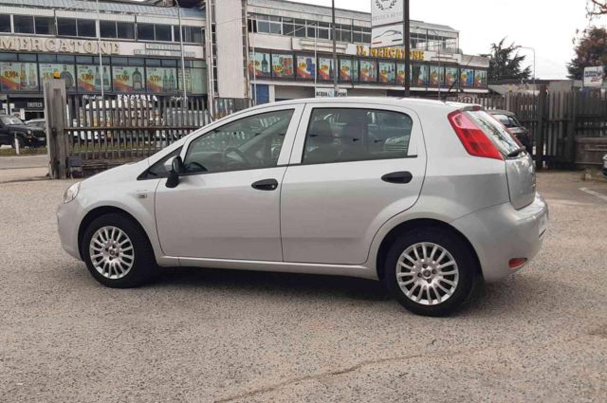Fiat Punto 1.3 MJT II 75 CV 5 porte Lounge (6)