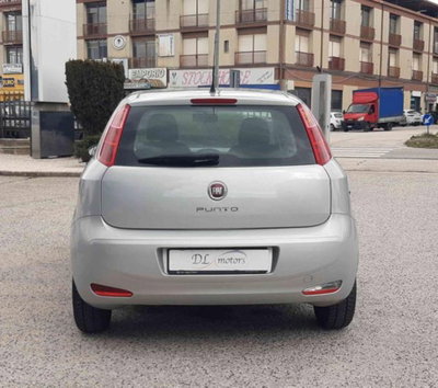 Fiat Punto 1.3 MJT II 75 CV 5 porte Lounge (8)