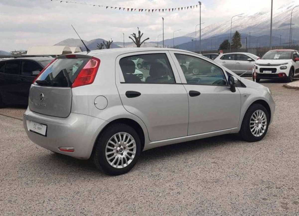 Fiat Punto 1.3 MJT II 75 CV 5 porte Lounge (9)