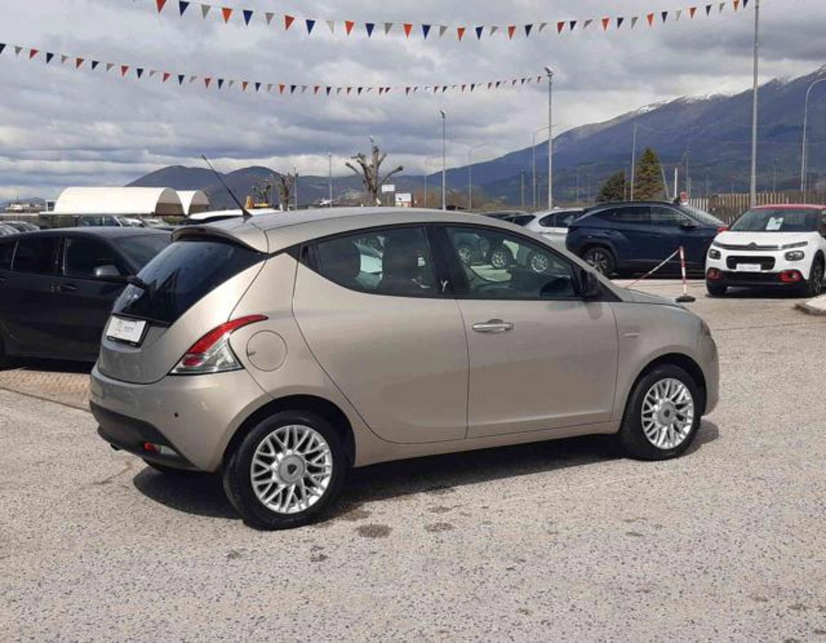 Lancia Ypsilon 1.3 MJT 16V 95 CV 5 porte S&S Gold (6)