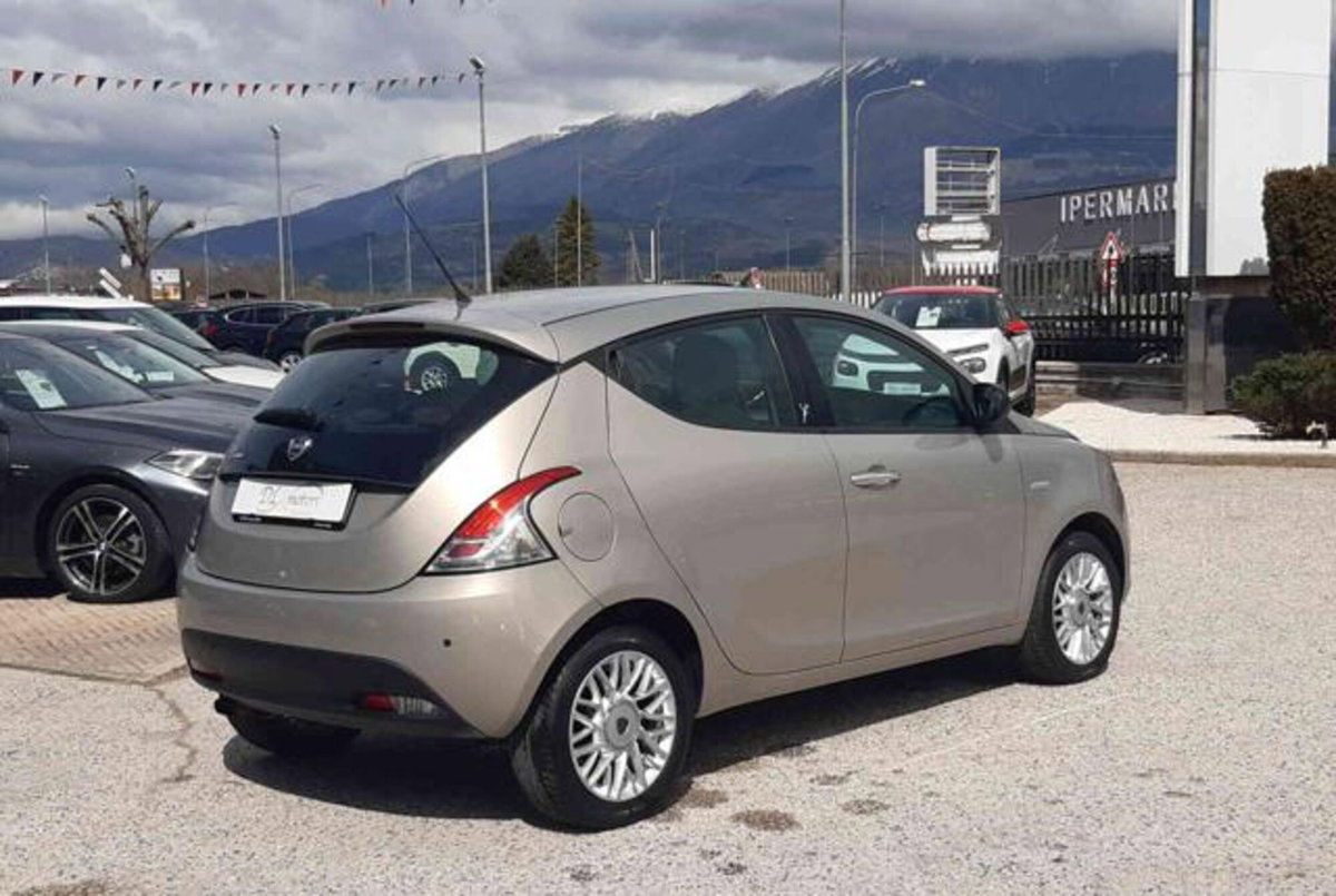 Lancia Ypsilon 1.3 MJT 16V 95 CV 5 porte S&S Gold (7)