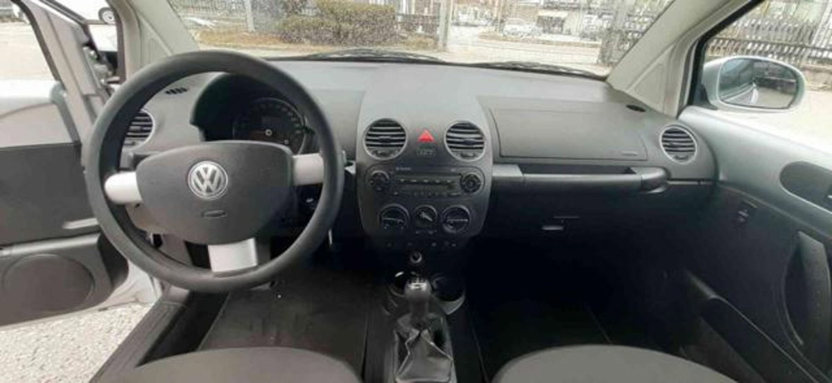 Volkswagen New Beetle TDI 105CV (14)