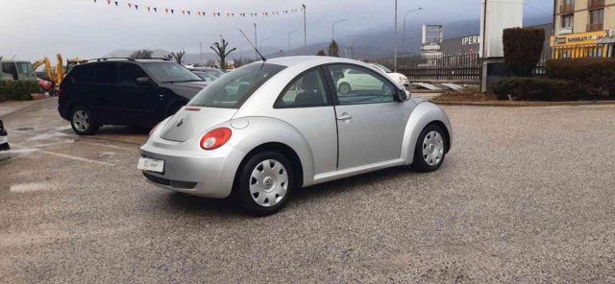Volkswagen New Beetle TDI 105CV (6)