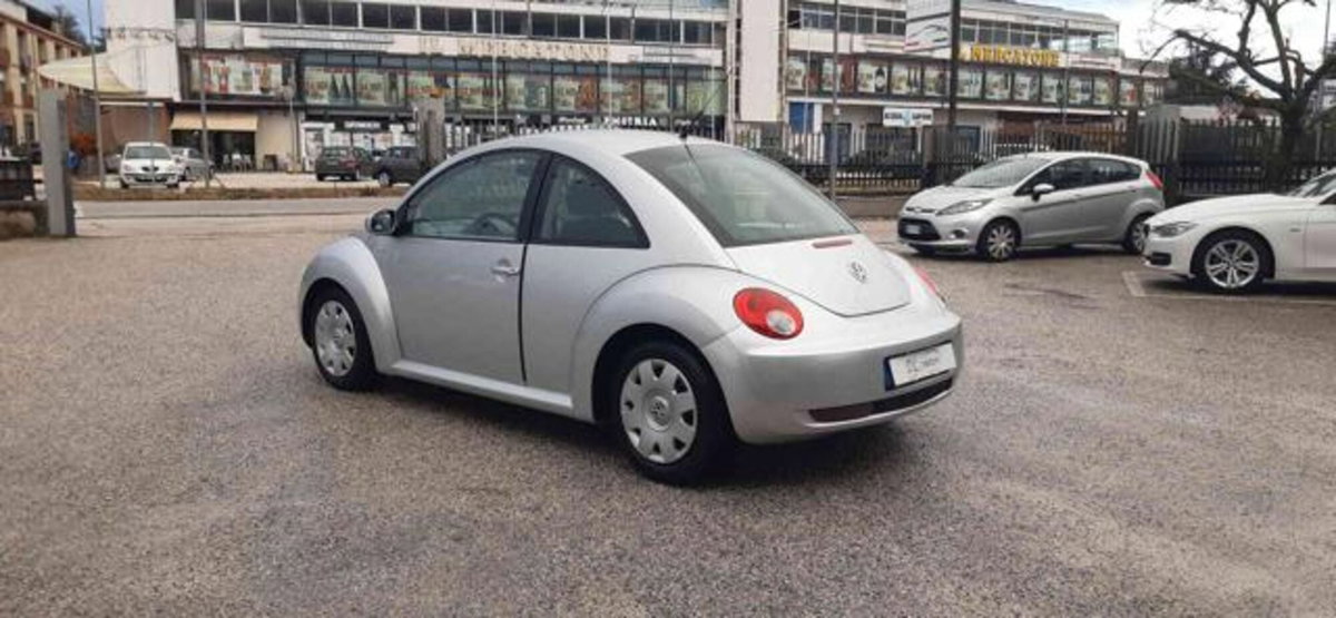 Volkswagen New Beetle TDI 105CV (9)