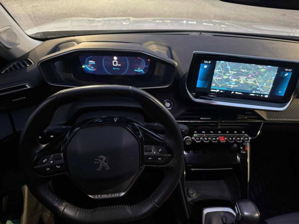 Peugeot 2008 PureTech 130 S&S Allure Pack (13)