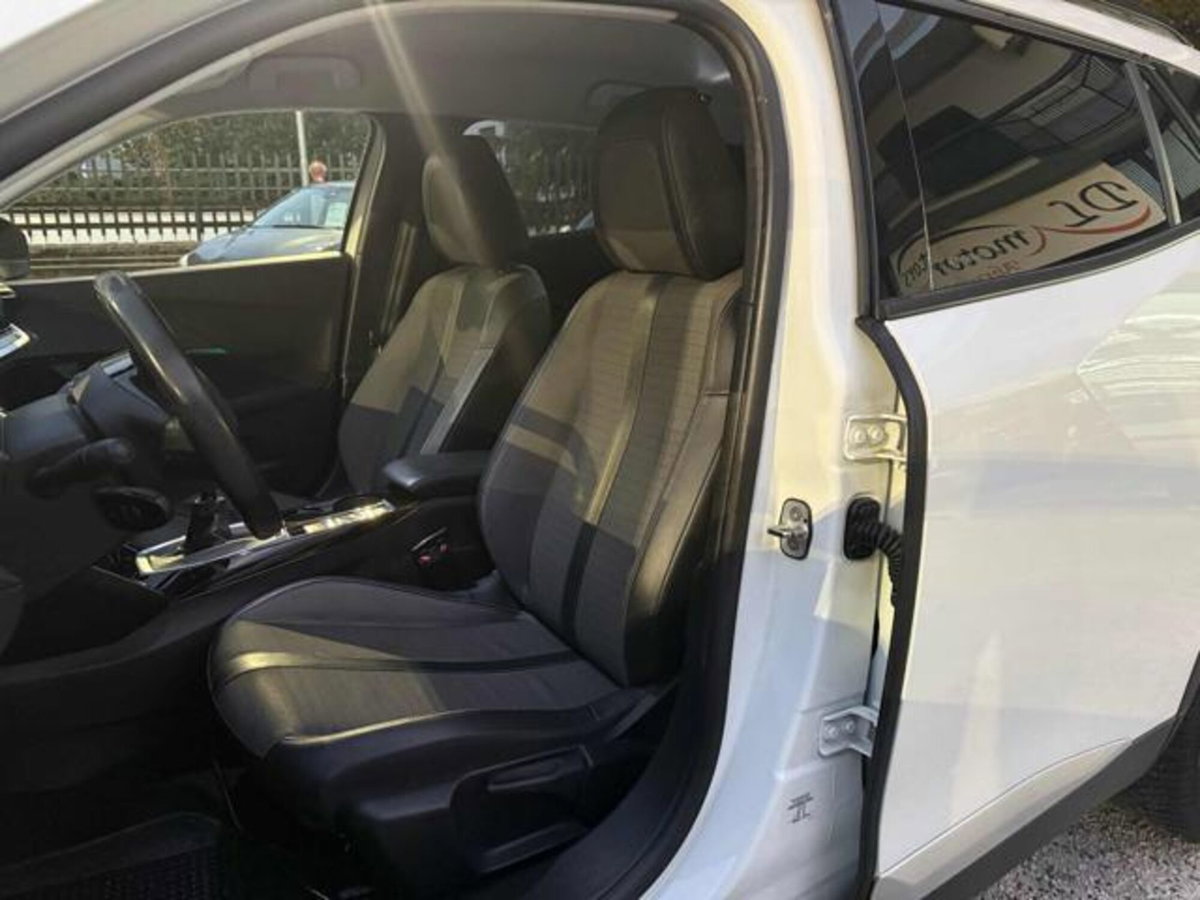 Peugeot 2008 PureTech 130 S&S Allure Pack (19)