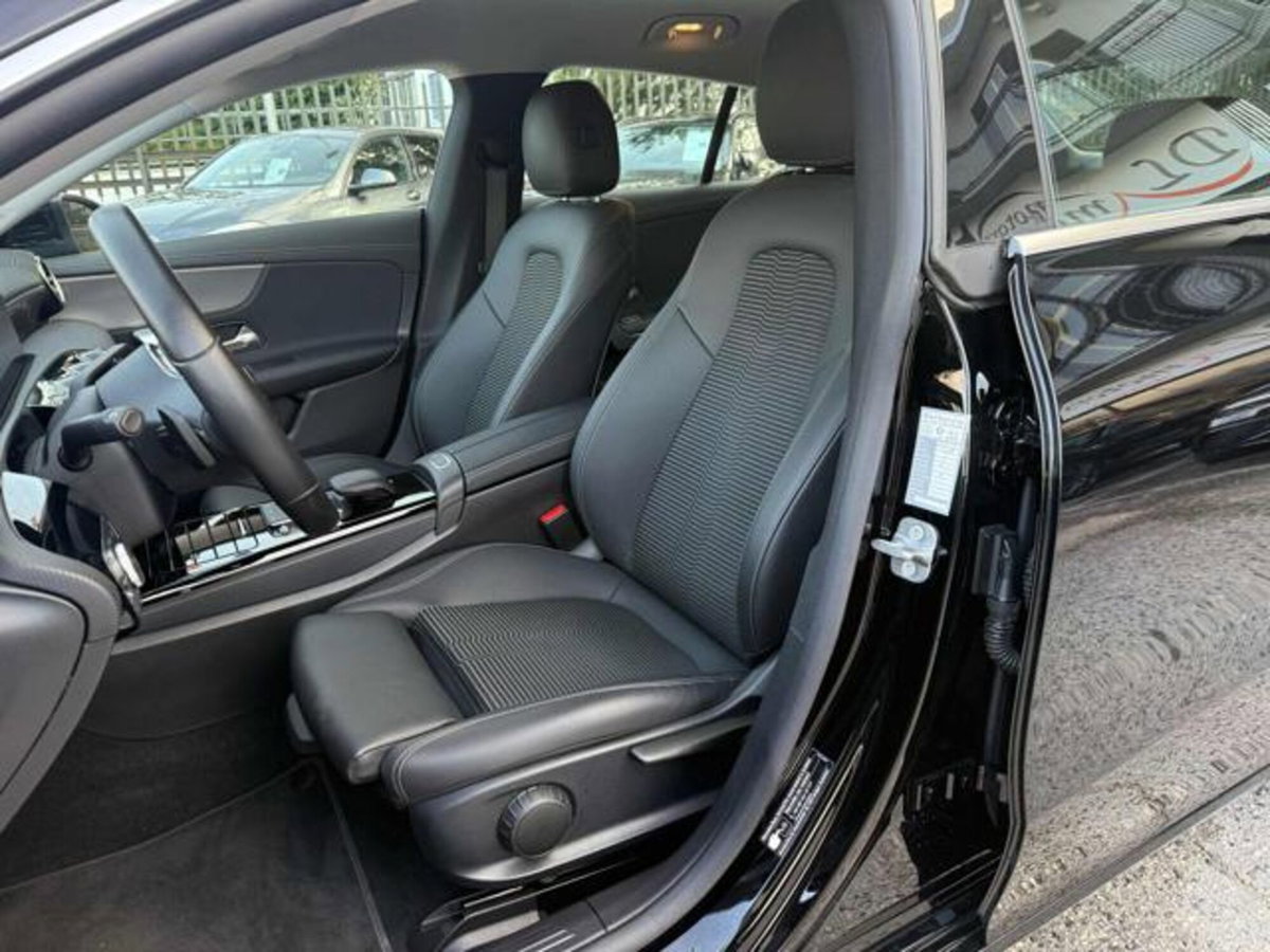 Mercedes-Benz CLA Shooting Brake 200 d Automatic Shooting Brake Executive (11)