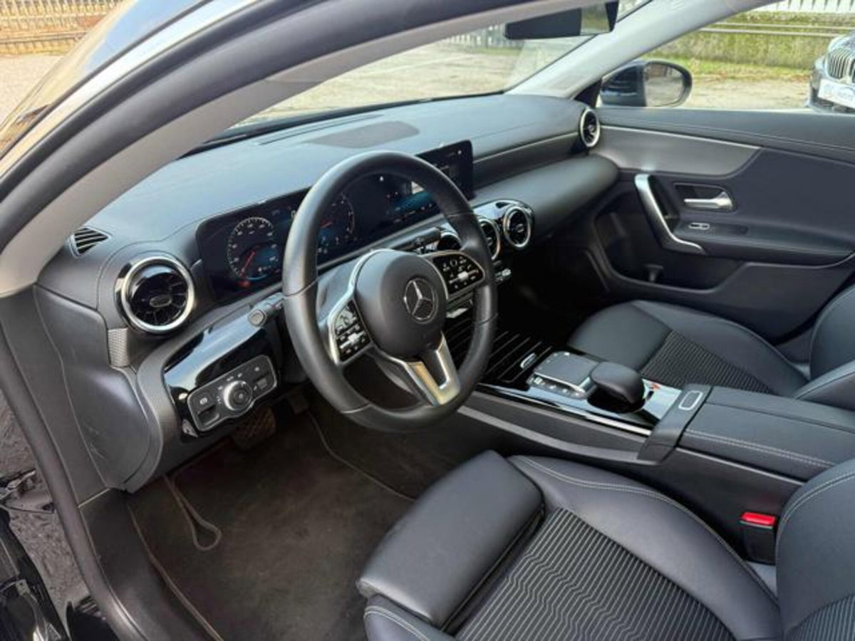 Mercedes-Benz CLA Shooting Brake 200 d Automatic Shooting Brake Executive (12)