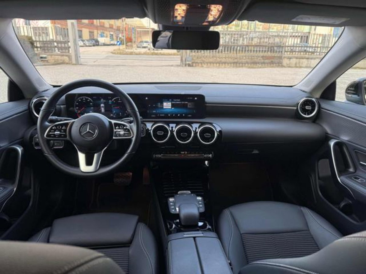 Mercedes-Benz CLA Shooting Brake 200 d Automatic Shooting Brake Executive (14)