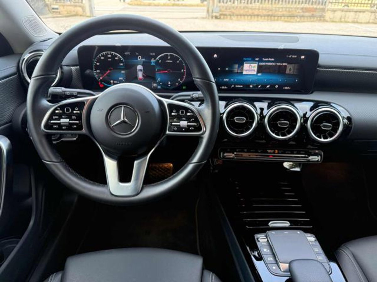 Mercedes-Benz CLA Shooting Brake 200 d Automatic Shooting Brake Executive (16)