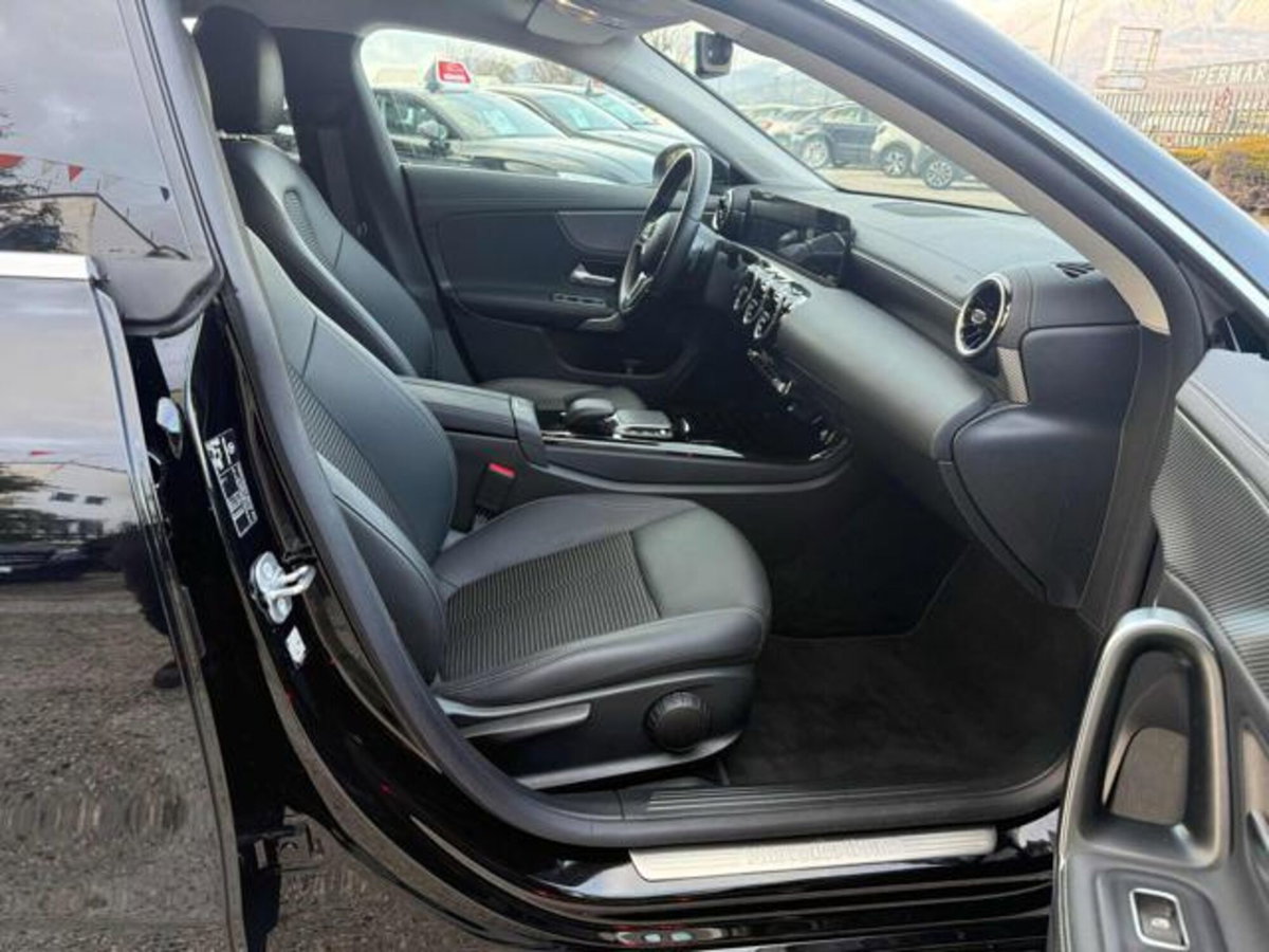 Mercedes-Benz CLA Shooting Brake 200 d Automatic Shooting Brake Executive (19)