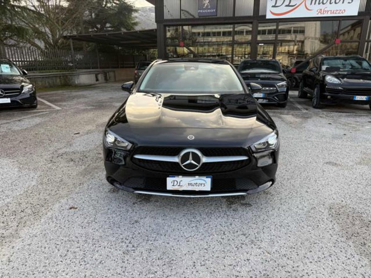 Mercedes-Benz CLA Shooting Brake 200 d Automatic Shooting Brake Executive (2)