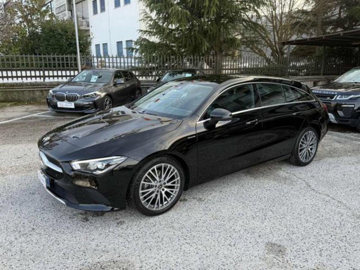 Mercedes-Benz CLA Shooting Brake 200 d Automatic Shooting Brake Executive (4)