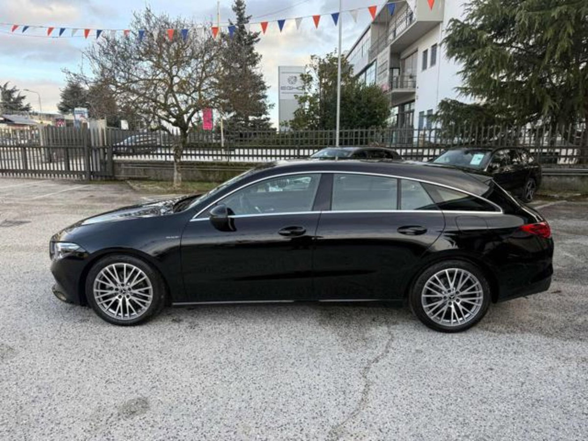 Mercedes-Benz CLA Shooting Brake 200 d Automatic Shooting Brake Executive (5)
