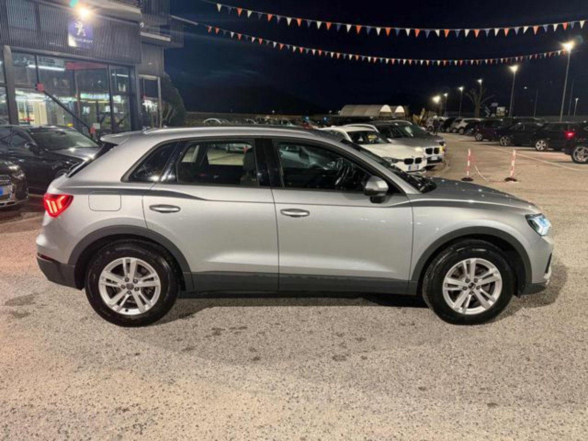 Audi Q3 35 TDI quattro S tronic Business (10)