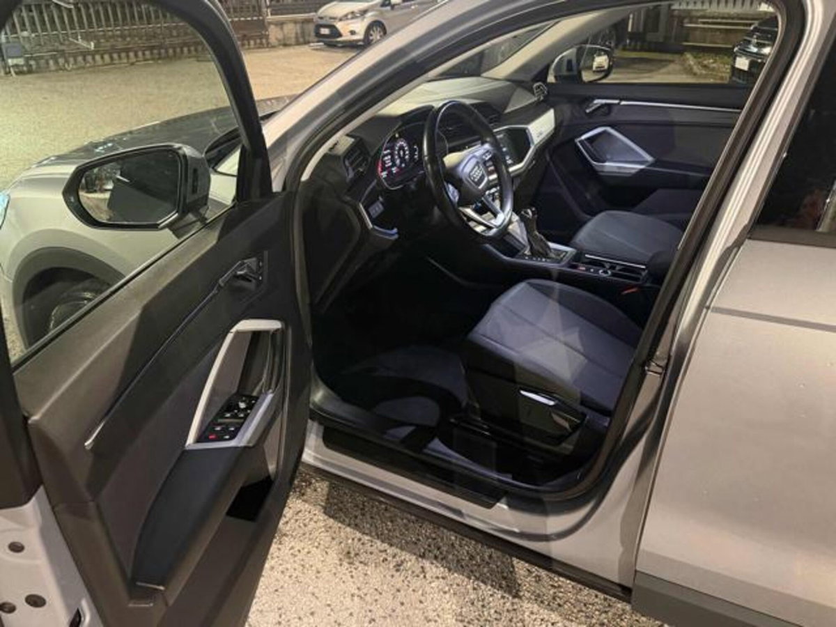 Audi Q3 35 TDI quattro S tronic Business (11)