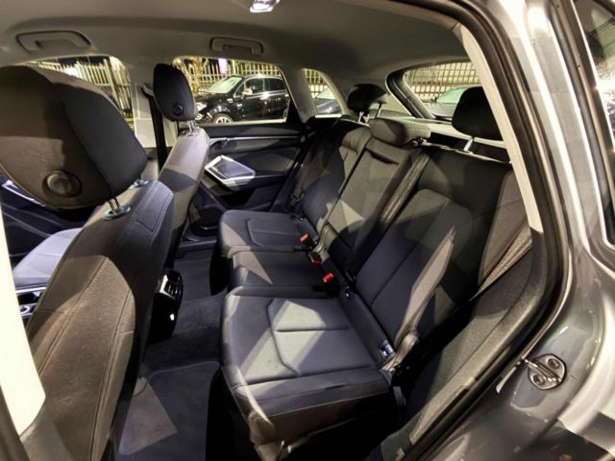 Audi Q3 35 TDI quattro S tronic Business (12)