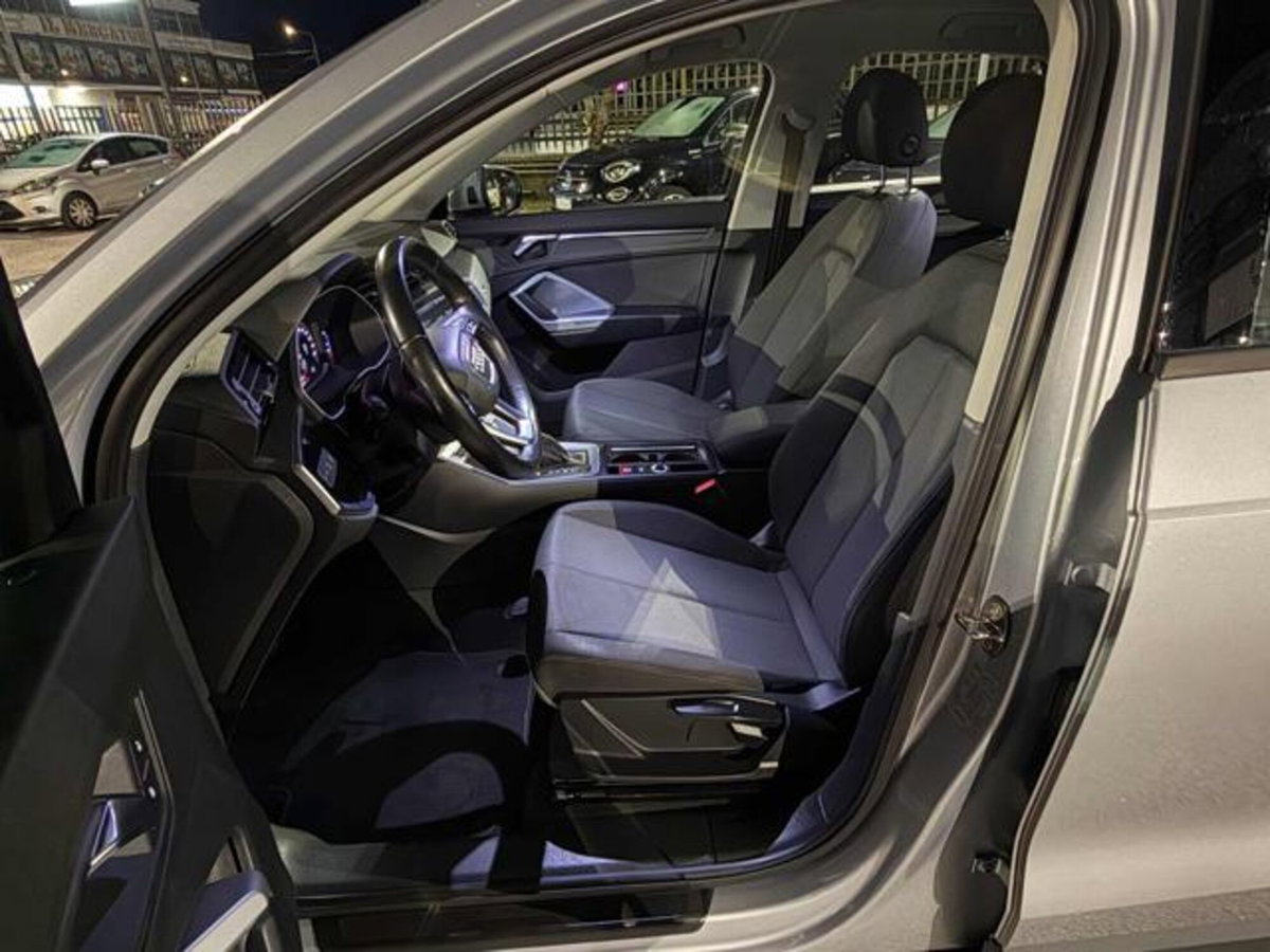 Audi Q3 35 TDI quattro S tronic Business (14)