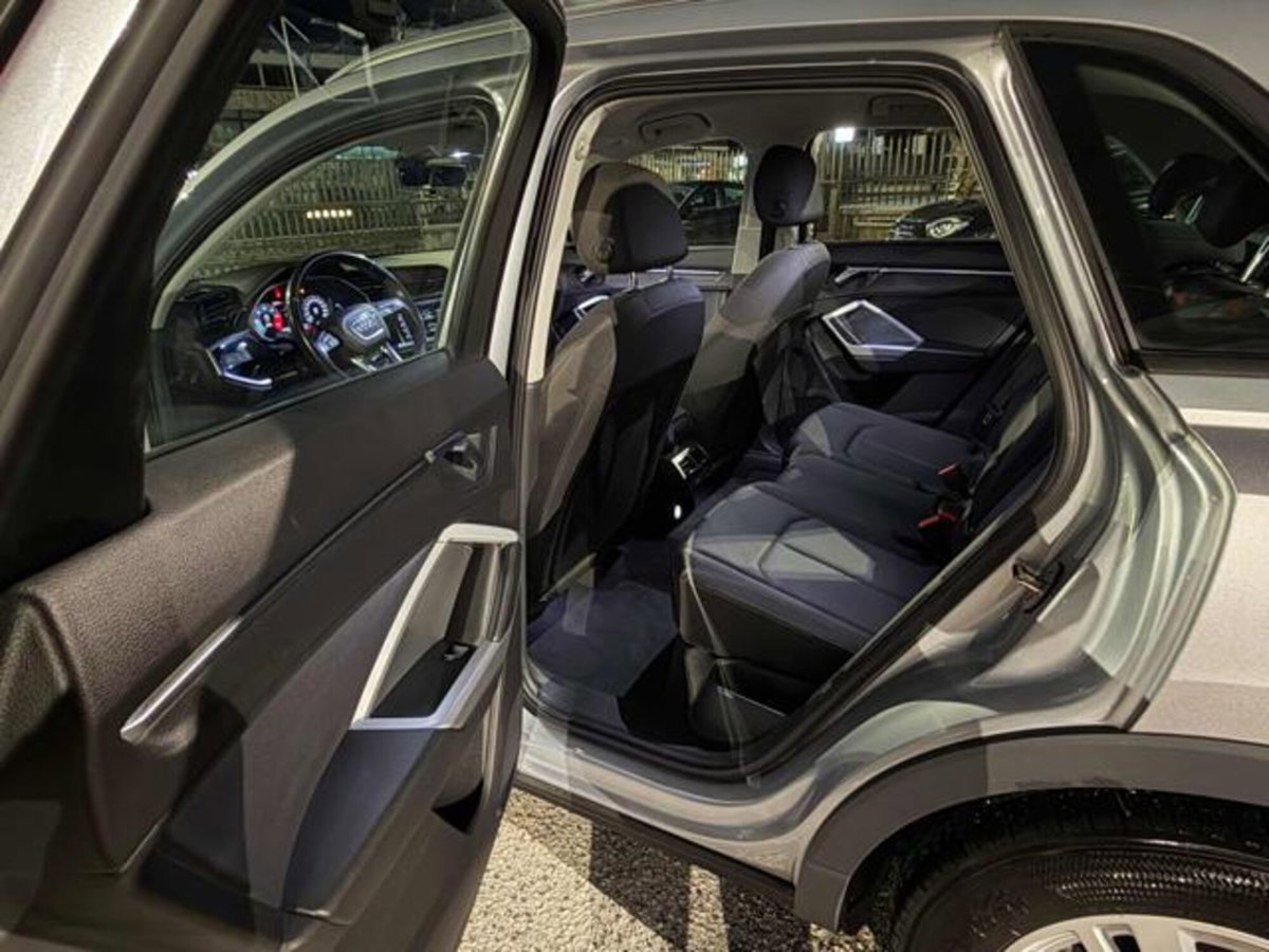 Audi Q3 35 TDI quattro S tronic Business (15)