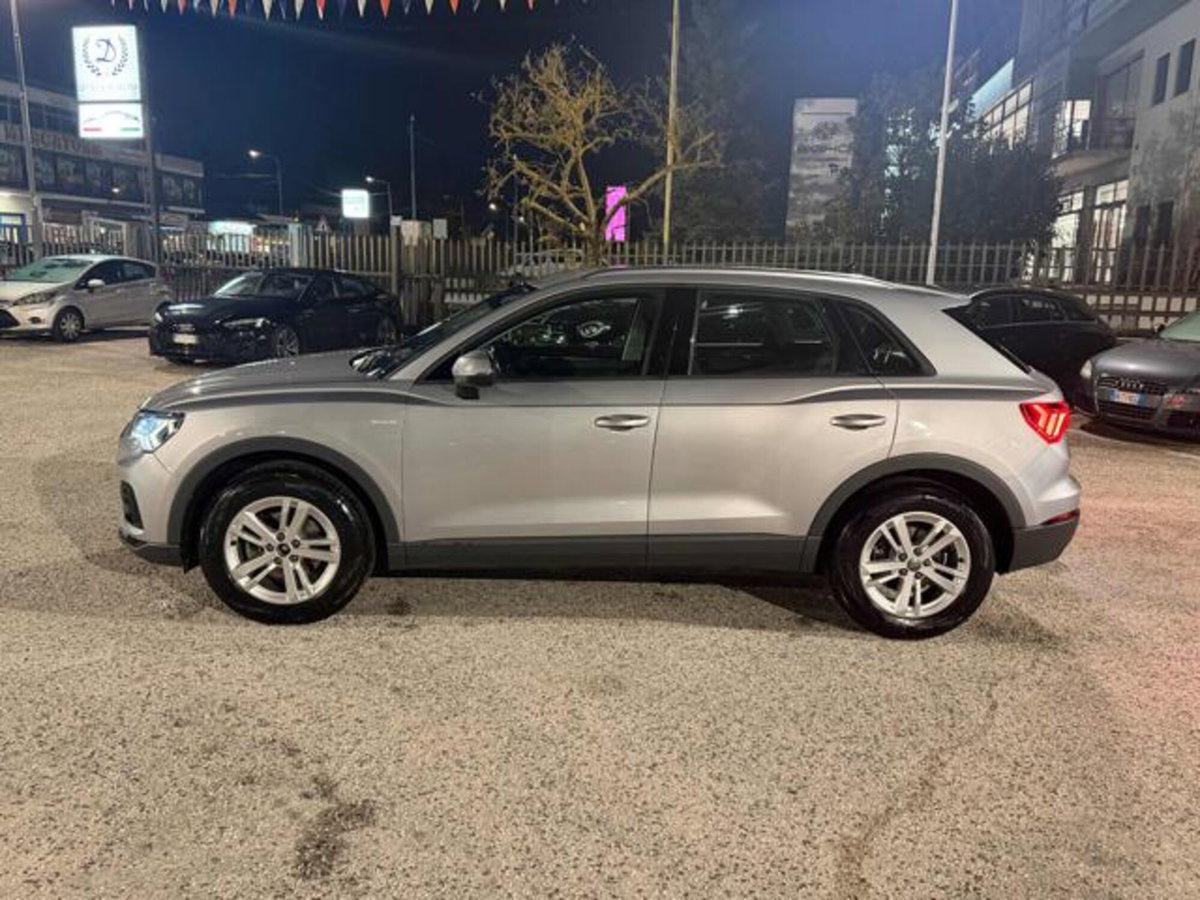 Audi Q3 35 TDI quattro S tronic Business (4)