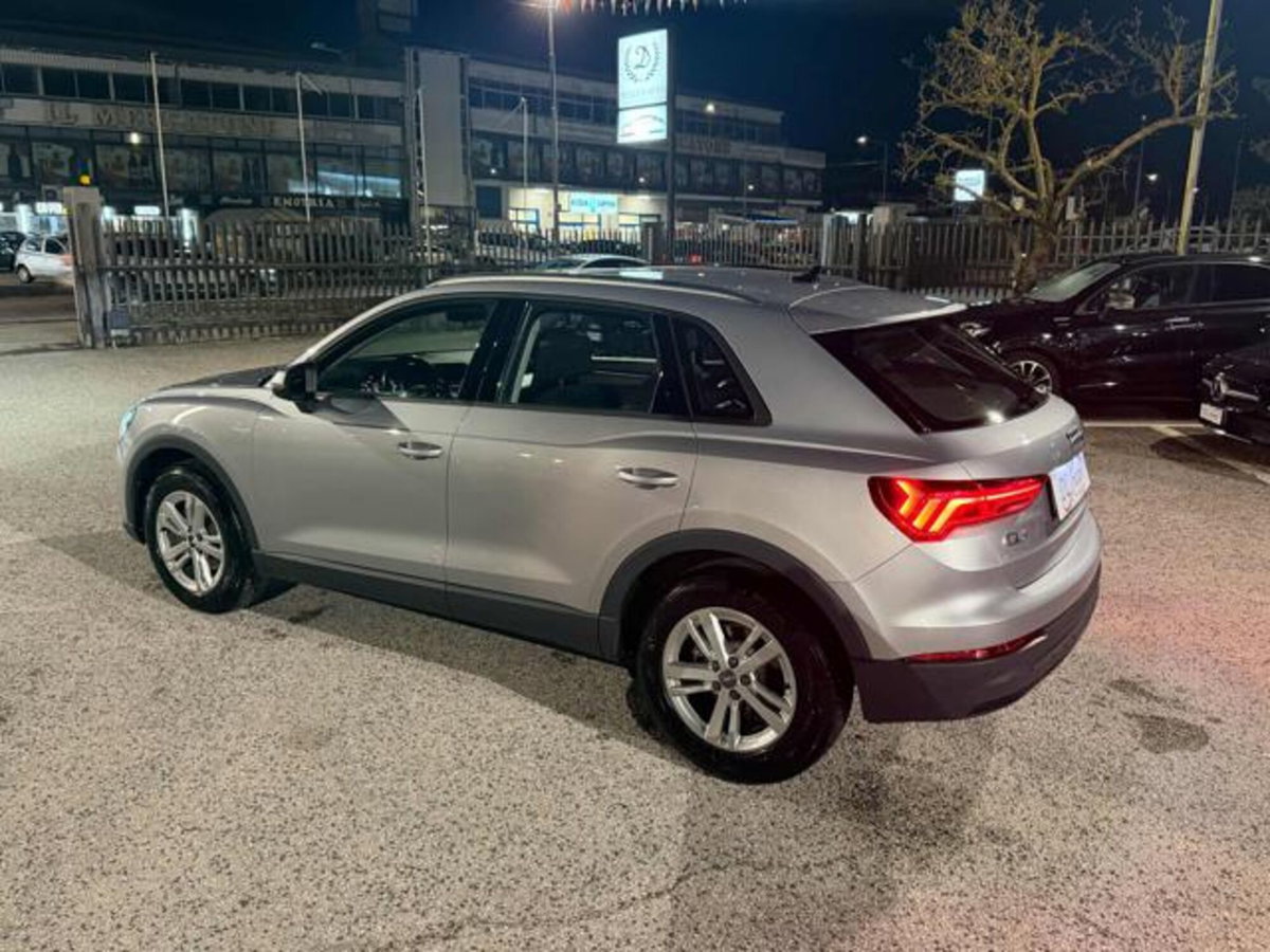 Audi Q3 35 TDI quattro S tronic Business (6)