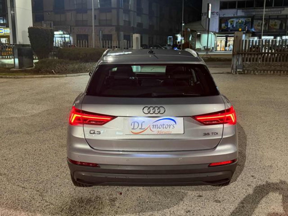Audi Q3 35 TDI quattro S tronic Business (8)