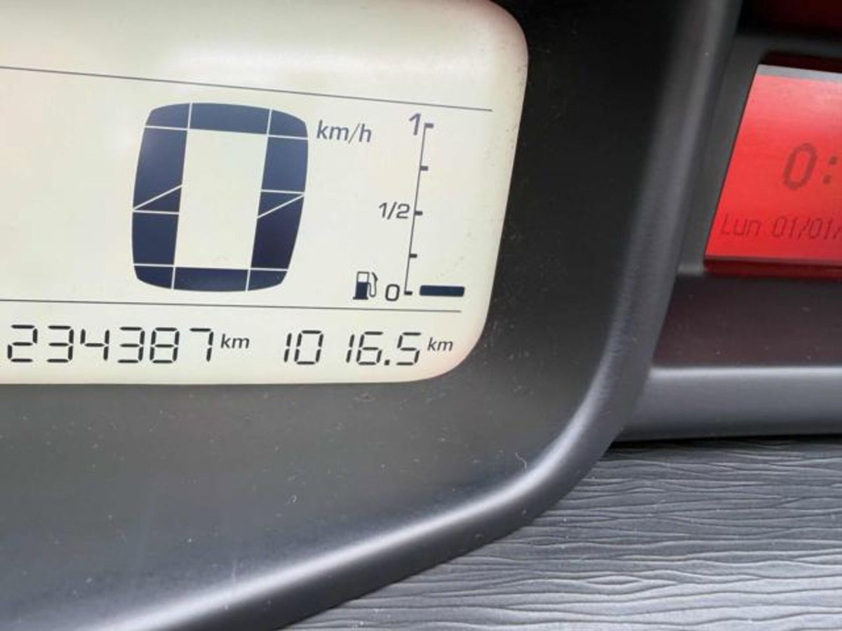 Citroen C3 Picasso 1.6 HDi 90 Exclusive Limited 2 (11)