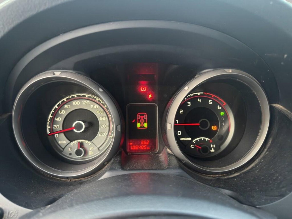 Mitsubishi Pajero 3.2 DI-D 16V aut. 3p. Tender DPF (11)