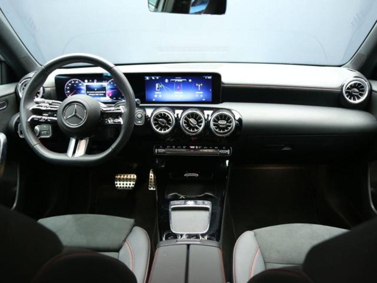 Mercedes-Benz Classe A Sedan 180 AMG Line Premium Plus auto (11)