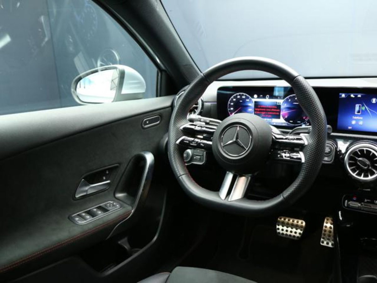 Mercedes-Benz Classe A Sedan 180 AMG Line Premium Plus auto (12)