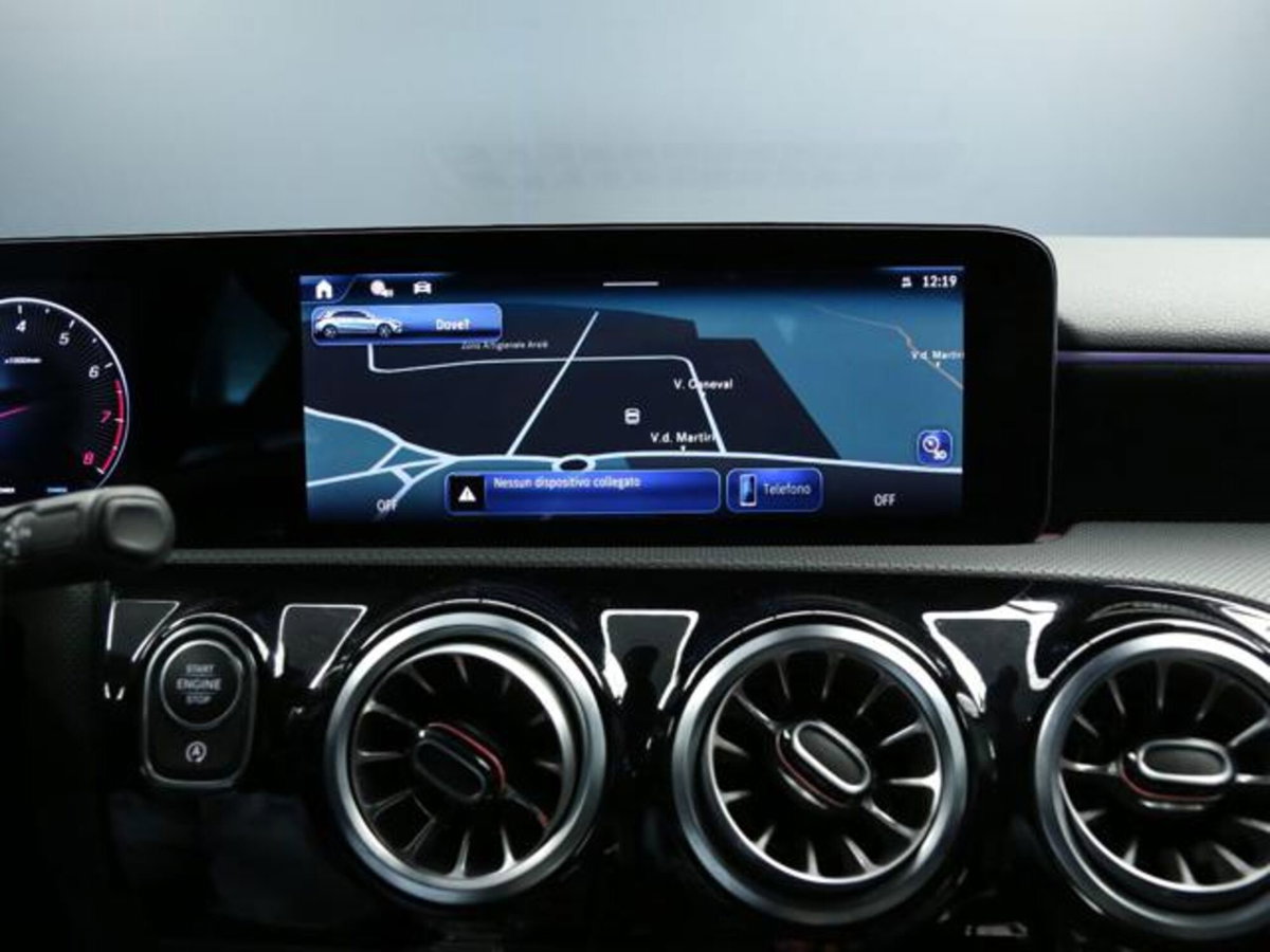 Mercedes-Benz Classe A Sedan 180 AMG Line Premium Plus auto (14)
