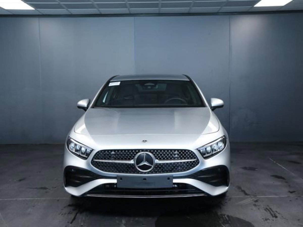 Mercedes-Benz Classe A Sedan 180 AMG Line Premium Plus auto (2)
