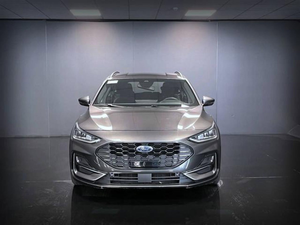 Ford Focus Station Wagon 1.5 EcoBlue 120 CV automatico SW ST-Line (2)