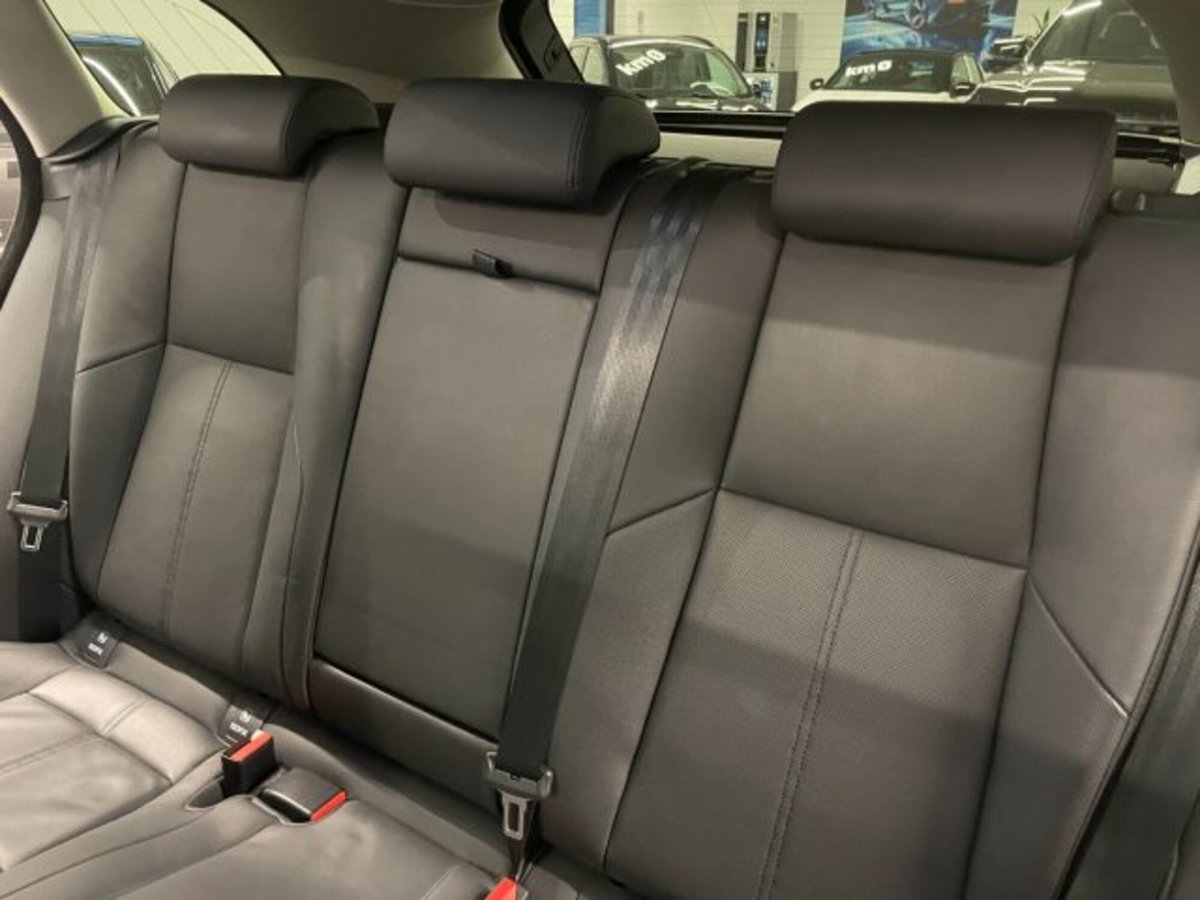 Land Rover Range Rover Velar 2.0D I4 204 CV R-Dynamic SE (18)