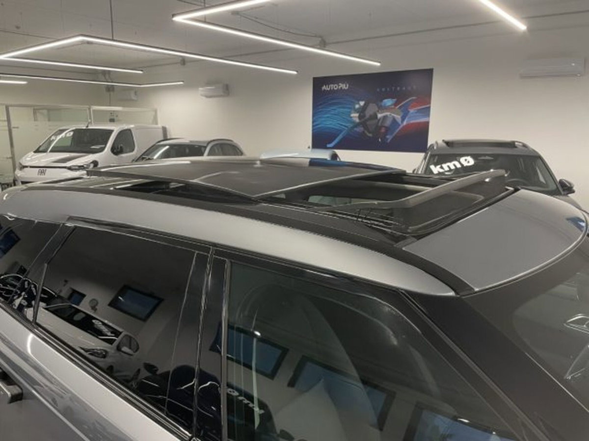 Land Rover Range Rover Velar 2.0D I4 204 CV R-Dynamic SE (7)
