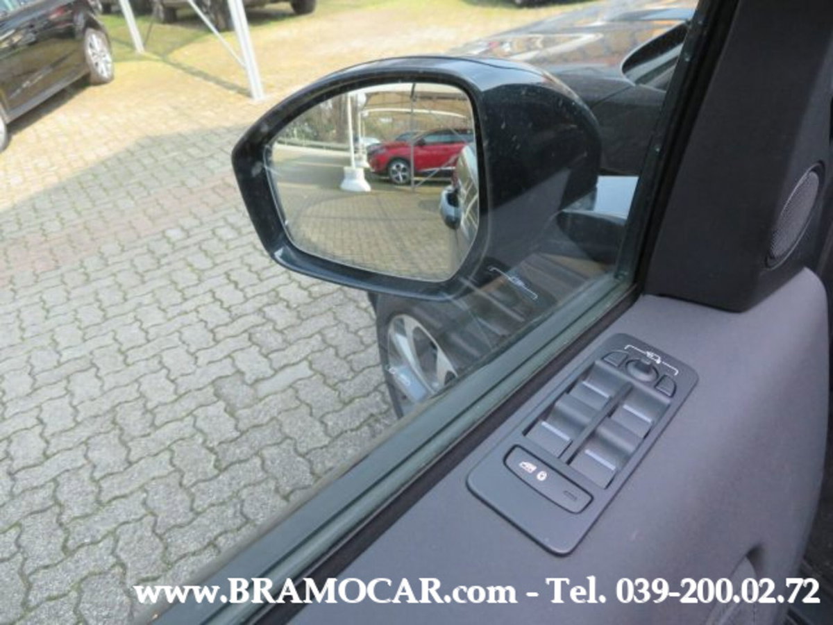 Land Rover Discovery Sport 2.0d td4 mhev Dynamic HSE awd 204cv auto (11)