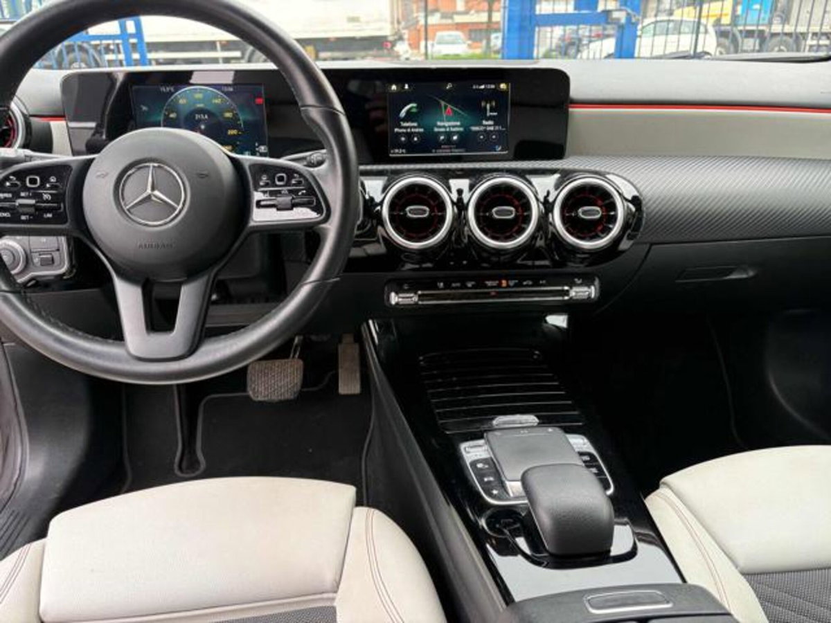 Mercedes-Benz Classe A Sedan 180 d Automatic 4p. Business (13)