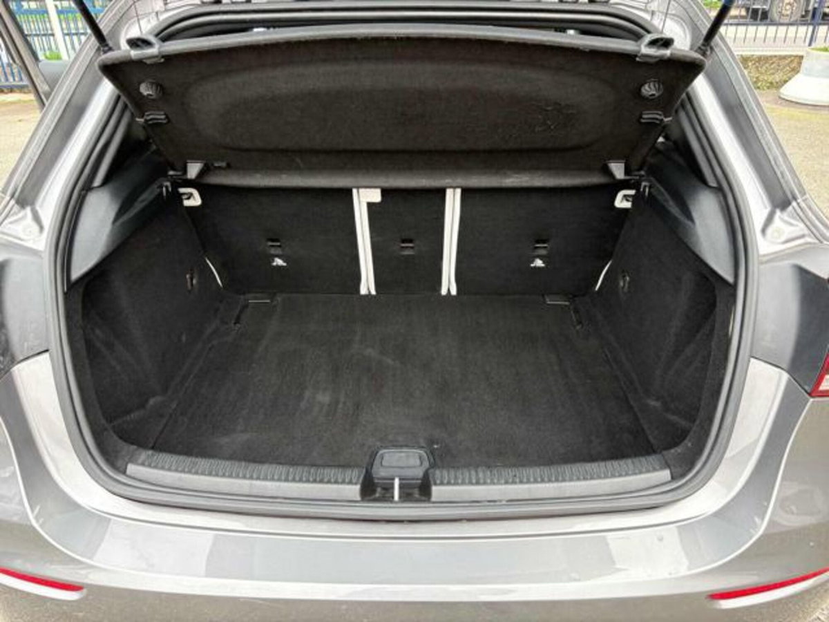 Mercedes-Benz Classe A Sedan 180 d Automatic 4p. Business (15)