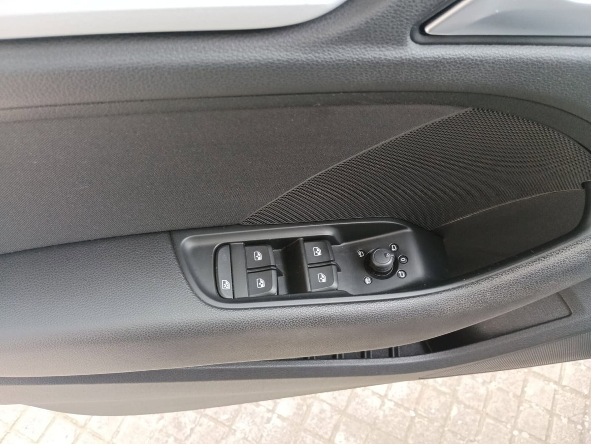 Audi A3 Sportback 1.6 TDI 116 CV S tronic Design (11)