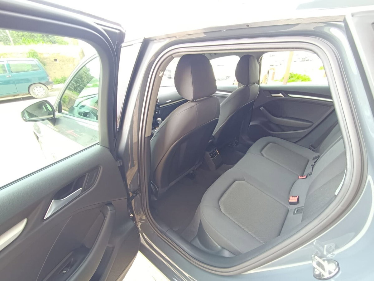 Audi A3 Sportback 1.6 TDI 116 CV S tronic Design (15)
