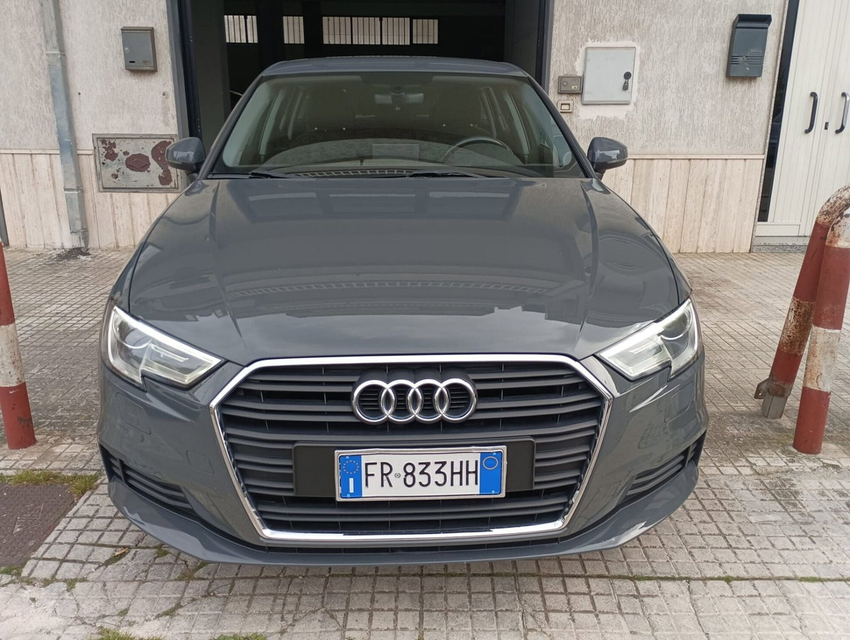 Audi A3 Sportback 1.6 TDI 116 CV S tronic Design (2)