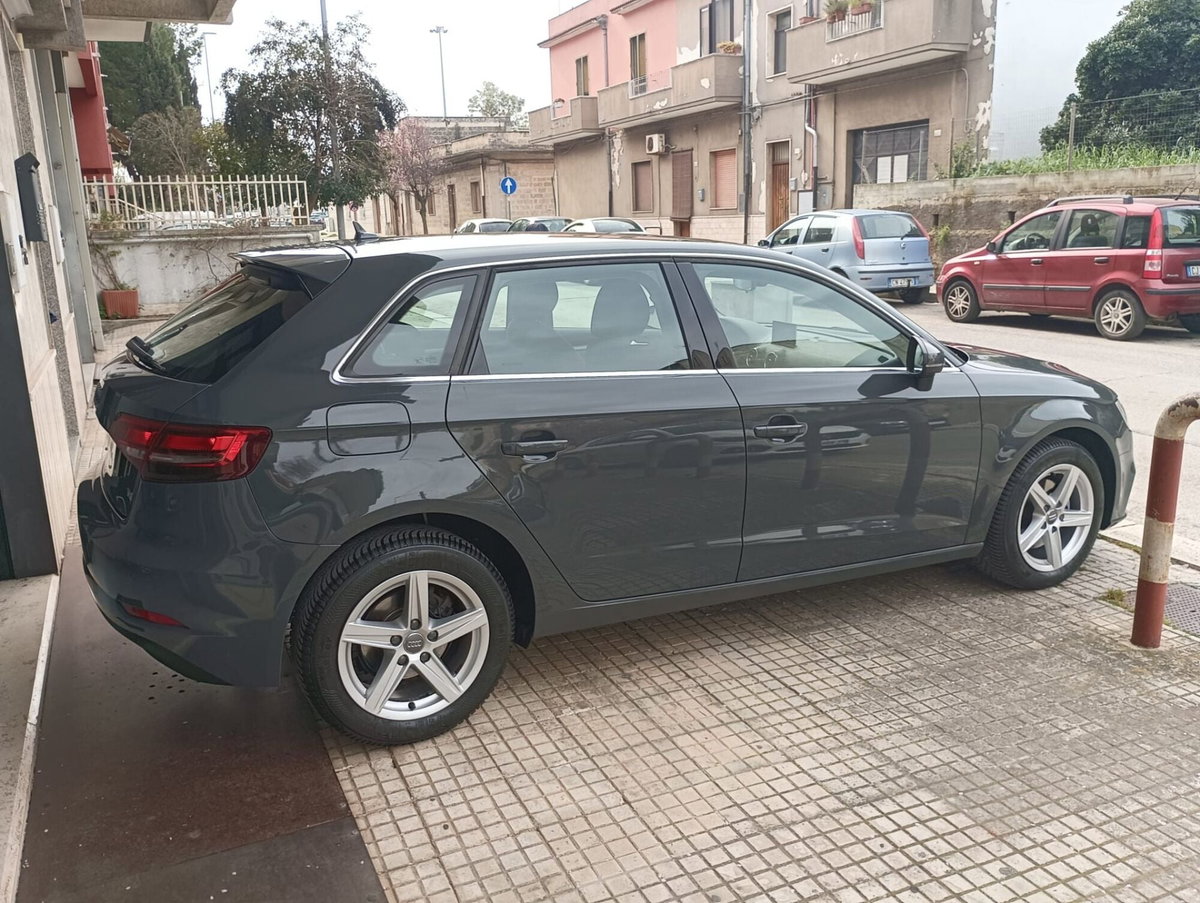 Audi A3 Sportback 1.6 TDI 116 CV S tronic Design (3)