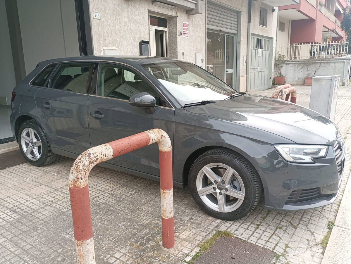 Audi A3 Sportback 1.6 TDI 116 CV S tronic Design (5)