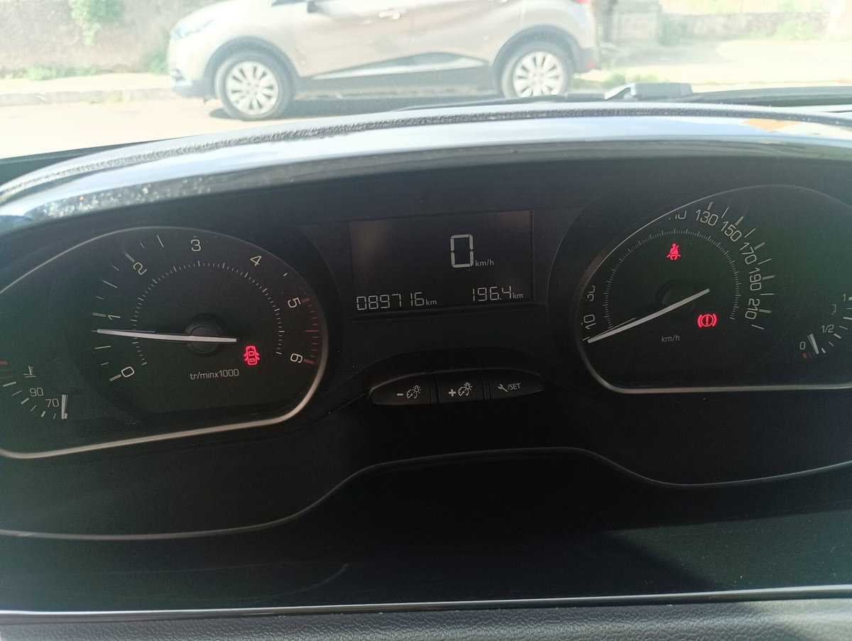 Peugeot 208 BlueHDi 100 Stop&Start 5 porte Allure (10)