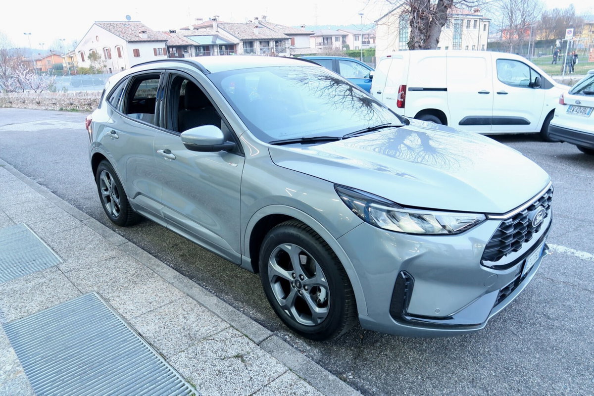Ford Kuga 2.5 Full Hybrid 190 CV CVT 2WD ST-Line Design (2)